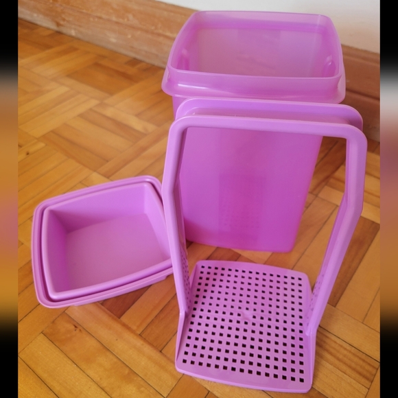 Tuppwerware Pickle Container - Picture 2 of 3